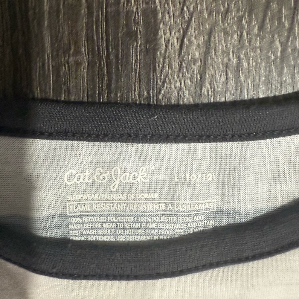 Cat & Jack Black and White Striped Kids Pajama Set - Picture 6 of 8